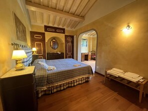 6 bedrooms, iron/ironing board, travel cot, free WiFi