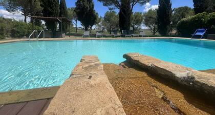 Villa mit Pool und Fitnessraum