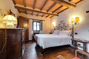 7 bedrooms, iron/ironing board, travel cot, WiFi
