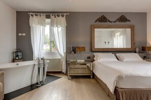 7 chambres, fer et planche à repasser, lit parapluie, Wi-Fi