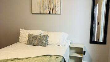 4 bedrooms, desk, iron/ironing board, free WiFi