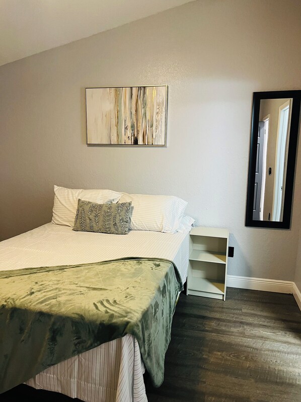 4 bedrooms, desk, iron/ironing board, free WiFi