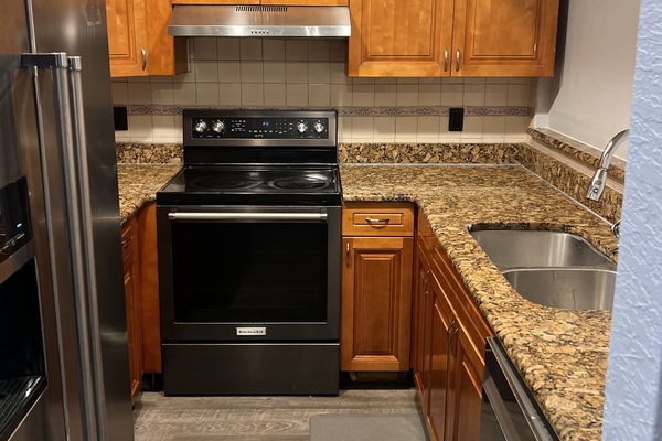 Kylskåp, mikrovågsugn, ugn och spishäll