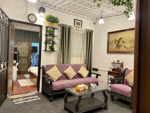 1 dormitorio, tabla de planchar con plancha, wifi y ropa de cama