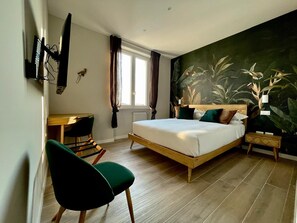 2 bedrooms, iron/ironing board, travel cot, WiFi