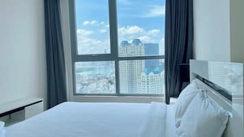 1 bedroom, minibar, desk, laptop workspace