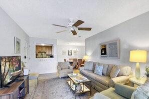 TV - 3 bedroom flat on the second floor at Ocean Walk. Pup Friendly (Saint Simons Island)