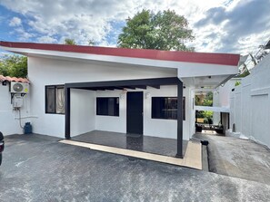 Exterior - Safe and private location in Manuel Antonio Centro with pool (Quepos)