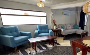 Smart TV - Safe and private location in Manuel Antonio Centro with pool (Quepos)