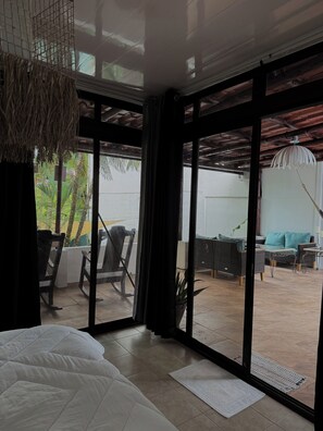 3 bedrooms, desk, WiFi, bed sheets - Safe and private location in Manuel Antonio Centro with pool (Quepos)