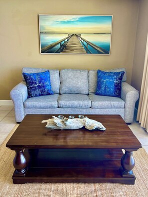 Smart TV - Perfect Just For You! Excellent spot right on the beach. (Panama City Beach)