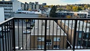 Property grounds - 7th Floor 1-Bedroom Condo with Parking (Calgary)