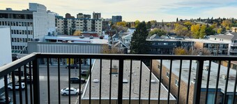 7th Floor 1 Bedroom Condo with Parking