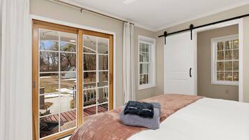 3 bedrooms, desk, iron/ironing board, WiFi