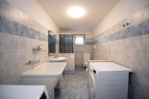 Classic Villa, Balcony | Bathroom - Villa Lucia (Prevalle)