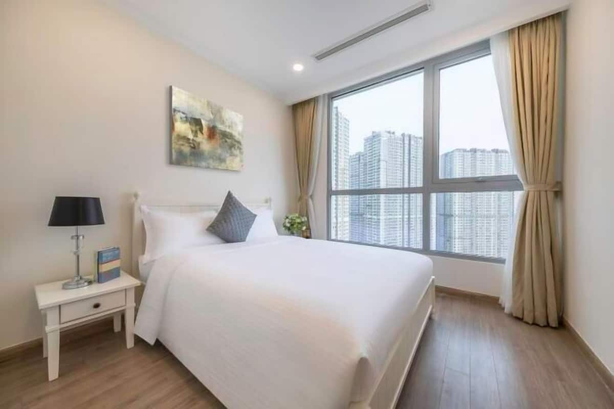 4 bedrooms, memory-foam beds, minibar, in-room safe