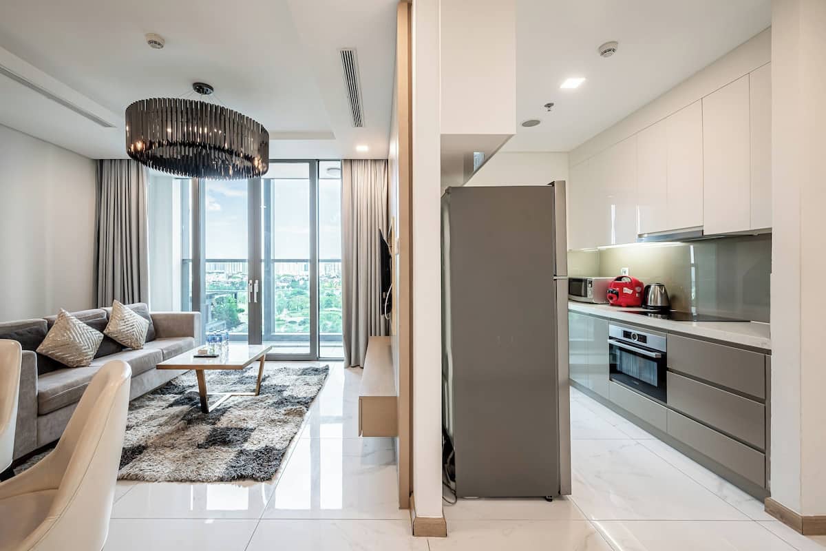 4 bedrooms, memory-foam beds, minibar, in-room safe