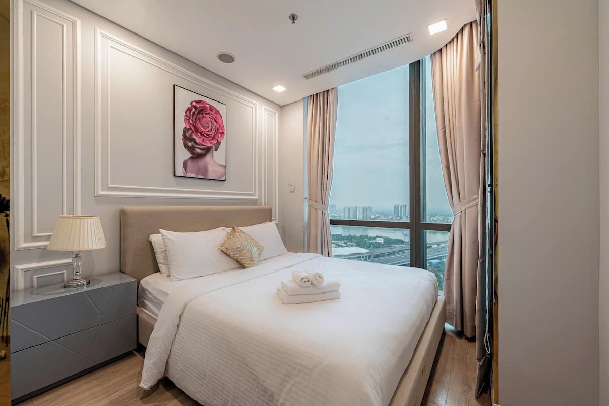 4 bedrooms, memory-foam beds, minibar, in-room safe