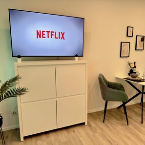 Interior - M&D apartments near the stadium with balcony - Netflix - Kitchen - Sunset View (Kaiserslautern)