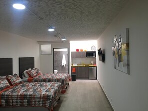 Apartament familiar, no fumadors, cuina bàsica | Planxa i posts de planxar i wifi gratuïta 