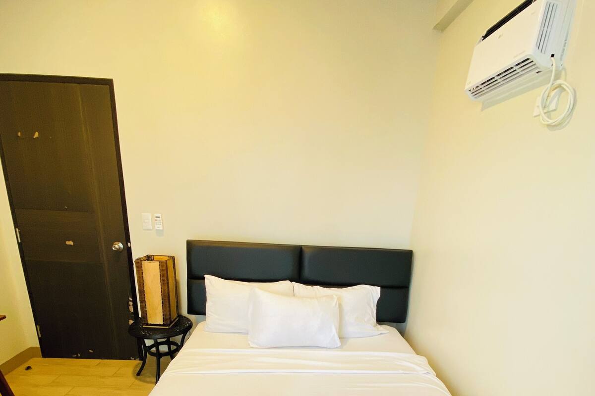 Standard Condo, 1 Queen Bed with Sofa bed, Balcony, Poolside | 1 bedroom, individually decorated, individually furnished
