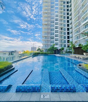 Outdoor pool - The Palladium Retreat (Iloilo)