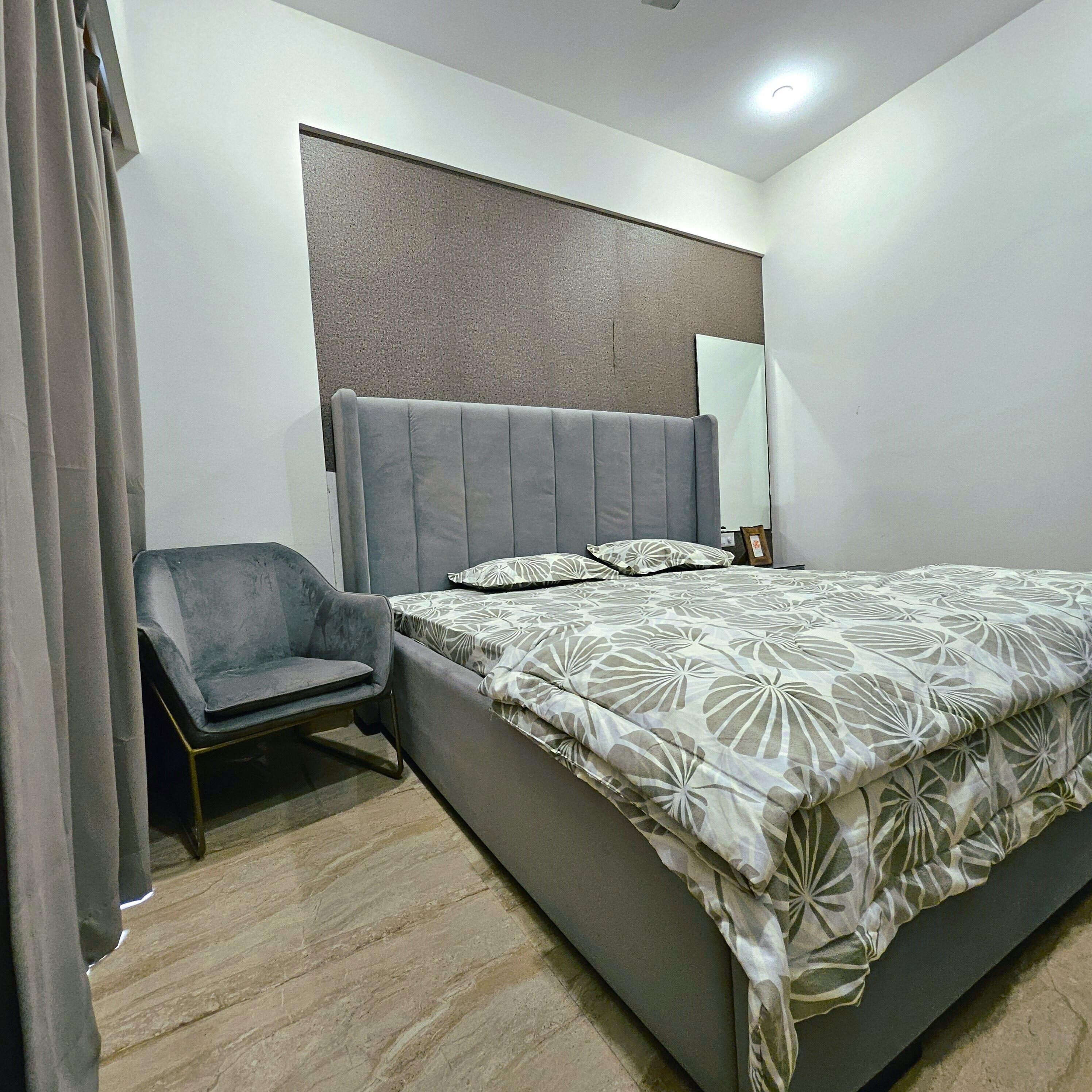 2 多间卧室、办公桌、免费 WiFi、床单