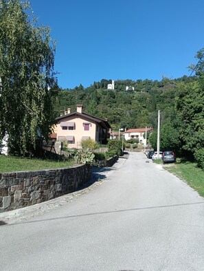 Parkplätze auf dem Gelände