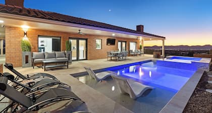 5 Bedroom HILLTOP Modern Breathtaking 360 degree VIEWS Heated Pool Spa Sleeps 16