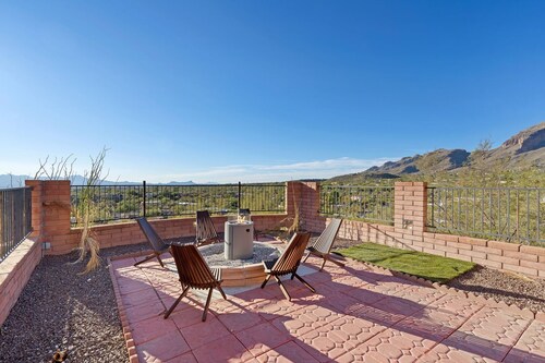 Foothills Hilltop • Pool • Spa • Gym • 360° Views