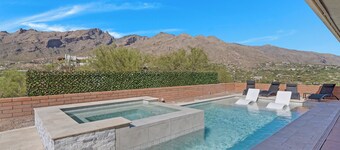 Hilltop ~ Modern ~ Breathtaking 360 Degree Views ~  Heated Pool ~ Spa /Sleeps 16
