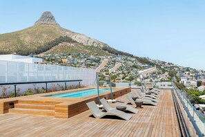Pool - Luxury Living @ Station House | No loadshedding (Cape Town)