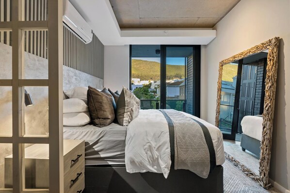 1 bedroom, in-room safe, iron/ironing board, Internet - Luxury Living @ Station House | No loadshedding (Cape Town)