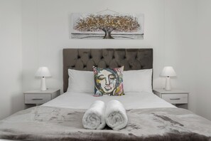 1 bedroom, in-room safe, iron/ironing board, WiFi - Piece of heaven in  Century City, 15 min from CBD (Cape Town)