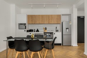 Fridge, microwave, oven, stovetop