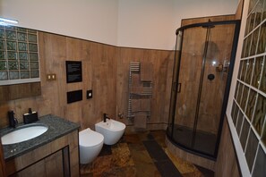 Double Room, Garden View | Bathroom | Hair dryer, bidet, towels, soap - Casa di Lia (Biella)