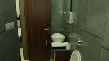 Comfort Double Room | Bathroom | Towels, soap, toilet paper