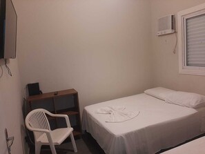 Chalet | 1 bedroom, free WiFi - Chale com ar na praia da Enseada (Guarujá)
