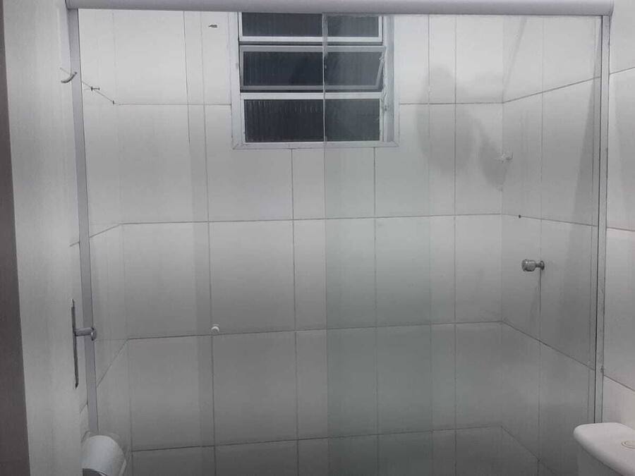 Ducha, artículos de tocador gratuitos, toallas, jabón