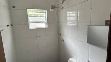 Basic Chalet | Bathroom | Shower, free toiletries, towels, soap