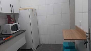 Chalet | Private kitchen | Microwave, oven, stovetop, cookware/dishes/utensils