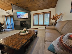 Smart TV y chimenea 