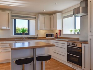 Dishwasher, cookware/dishes/utensils