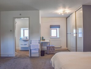 4 bedrooms, free WiFi