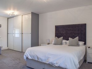 4 bedrooms, free WiFi