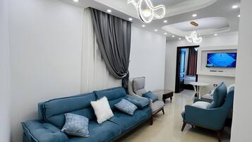 43-Zoll-Flachbildfernseher mit Satellitenempfang