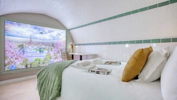 3 slaapkamers, een bureau, een strijkplank/strijkijzer, reisbedje