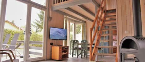 Luxury House, 3 Bedrooms | Living room | Fireplace