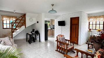 Kabin Basic, pemandangan halaman | Area keluarga