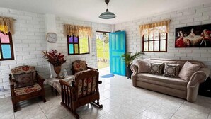 Basic Cabin, Courtyard View | Ruang tamu